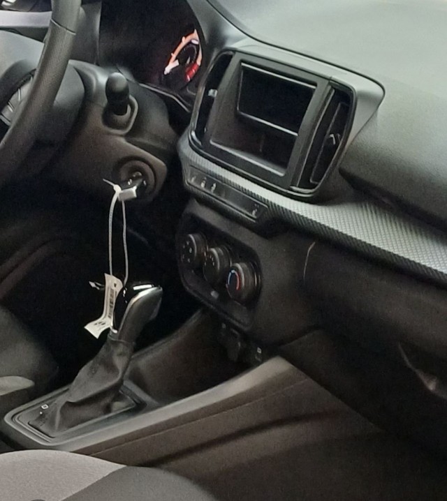 Первые покупатели Лады Искры в шоке - в машине за 1.5 миллиона рублей нет даже магнитолы...