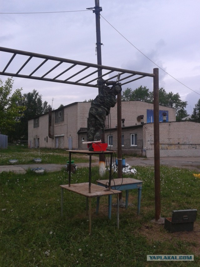 Мегарукажопим спортивную площадку.