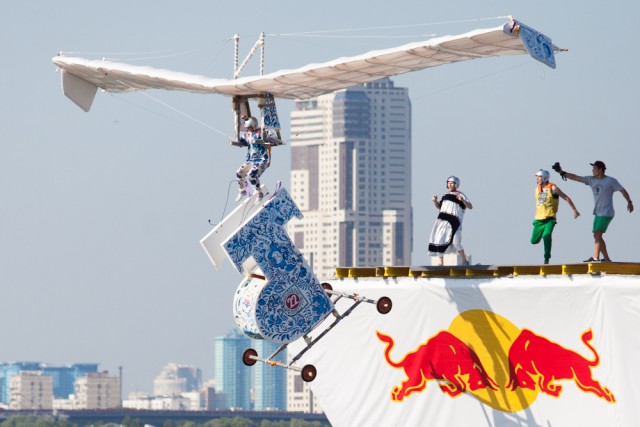 Red Bull Flugtag 2015: полет головы Михалкова