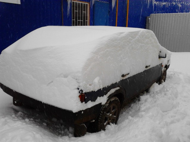 Омск встал в 10-балльных пробках после снегопада