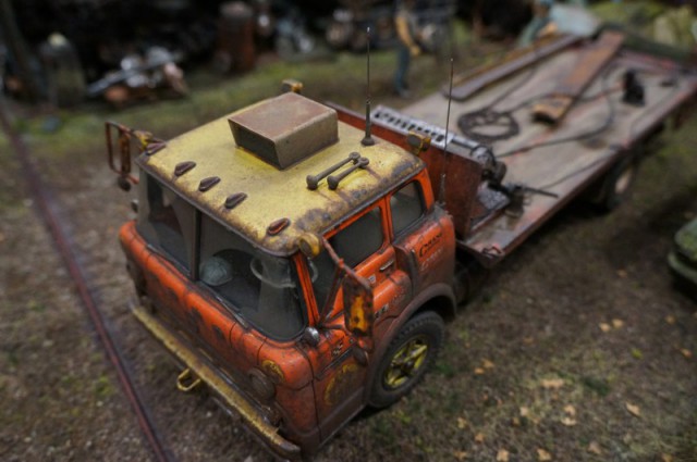 Диорама Garage Ford Thunderbird Convertible 1955 в гараже