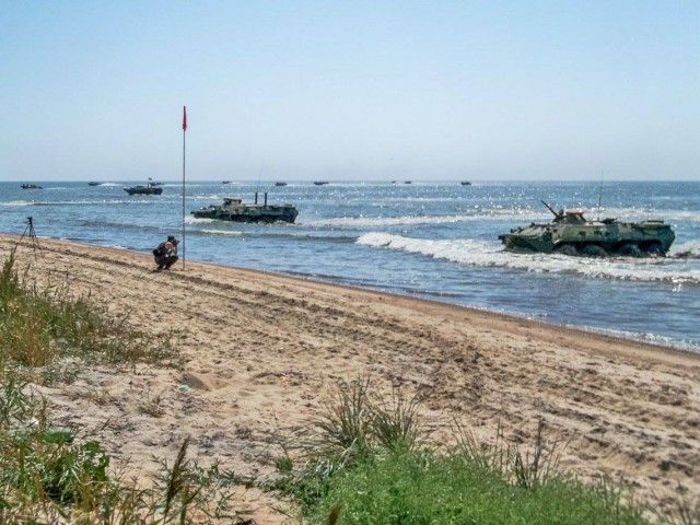 ДНР - учения по высадке морского десанта с моря