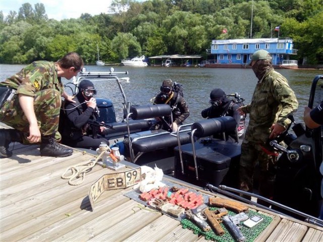 В Москве-реке нашли арсенал оружия