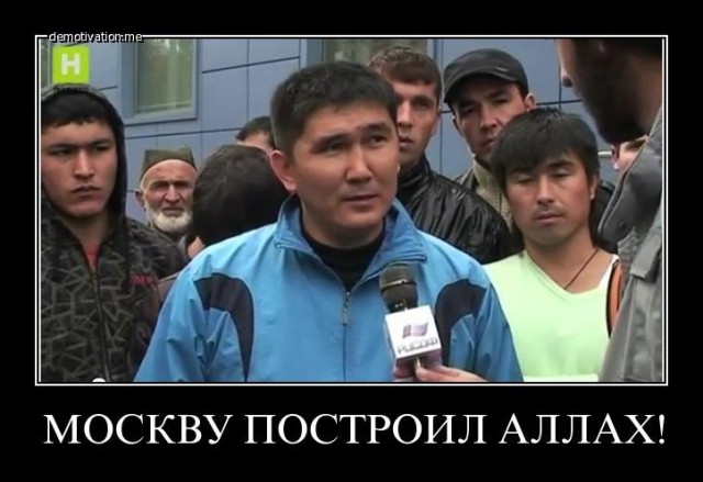 Возле ТЦ "Москва" снова собралась толпа