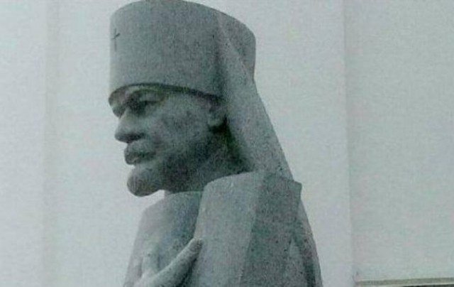 С памятника Калашникову спилили схему немецкой винтовки