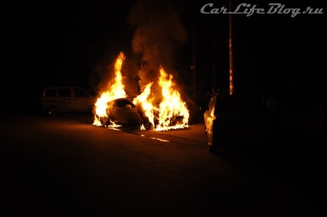 А в Иркутске бентли поджигают...