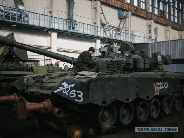 На 61-м бронетанковом ремонтном заводе уже Т-80 вовсю восстанавливают