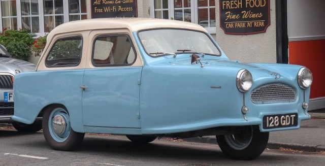 Сумка для пса и набор для пьянства за рулем: 10 странных автоизобретений, которые канули в Лету