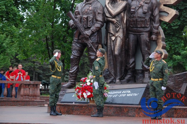 Луганск. Открытие памятника "Они отстояли Родину".