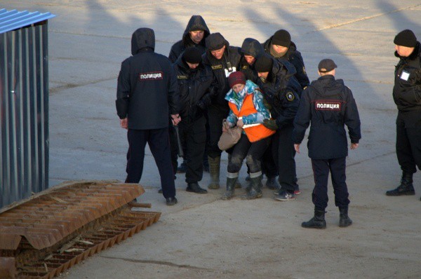 Активистке Шиеса суд вынес пять суток ареста: "Избила чоповцев!"