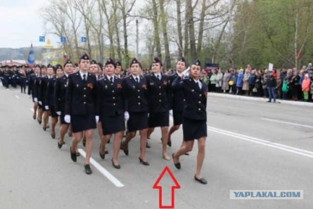 Участницу парада Победы в Калининграде, которая потеряла туфлю, поощрили за профессионализм