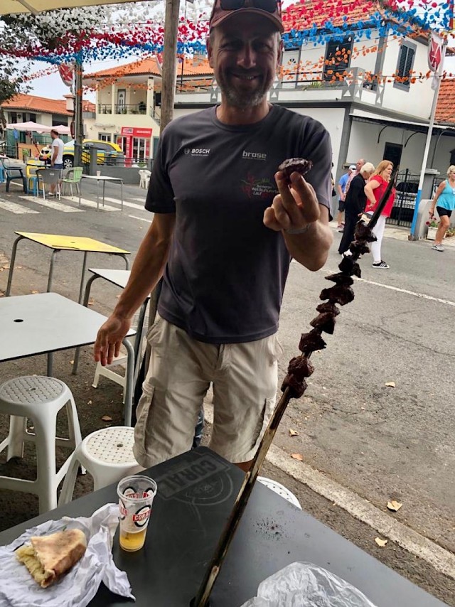 Шашлык по-мадейрски: Эшпетада на лавровых палочках