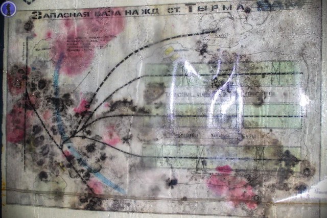 Это заброшенное советское убежище не успели разграбить мародёры и оно сгнило со всем содержимым