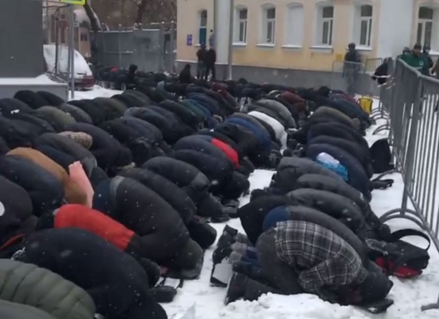 В России проведут специальные молебны против роста цен и за победу над долларом