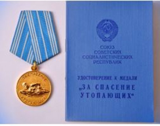 Петербуржец спас тонувшего ребенка — услышал истошные крики и не раздумывая ринулся на помощь