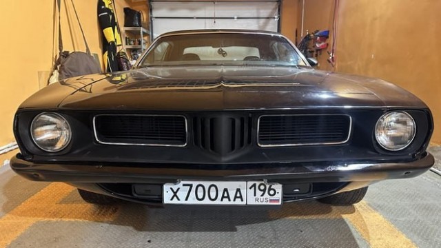 Бизнесмен из Алапаевска Алексей восстановил редкий Plymouth Barracuda.