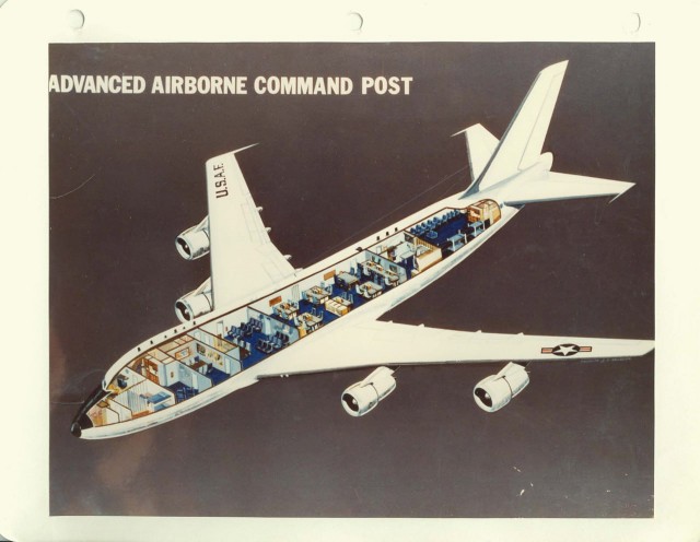 «Самолёт Судного дня» ВВС США Boeing E-4B приземлился на авиабазе Эндрюс под Вашингтоном