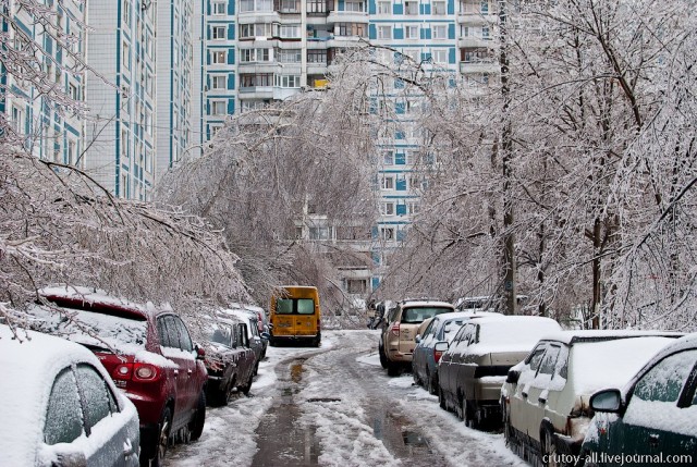 Лед на улицах Москвы