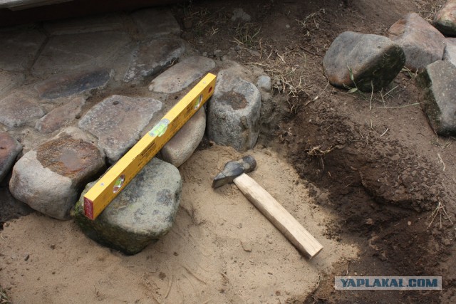 Дорожка на даче.