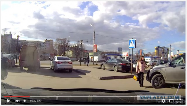 Две бабы встретились на парковке (с 25 сек)