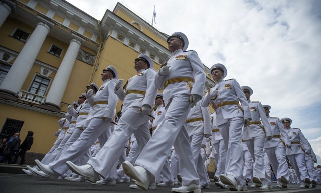 Лучшие фотографии с парада в Петербурге ко Дню ВМФ