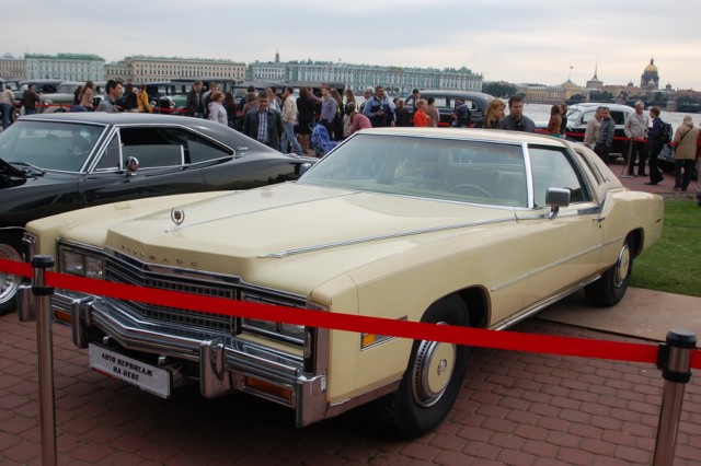 Авто Вернисаж на Неве.