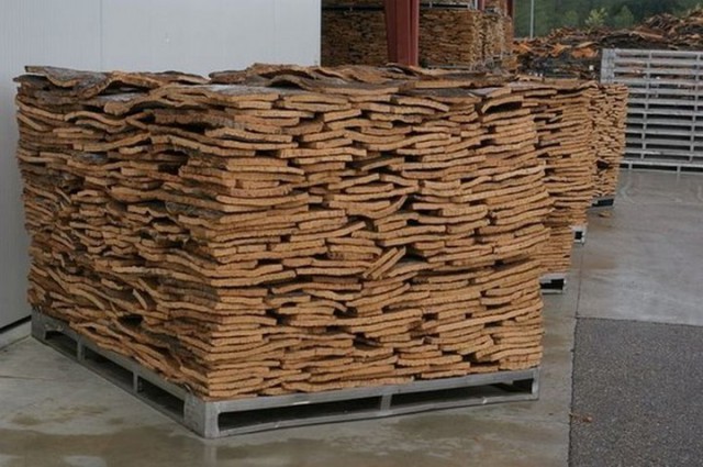 Из чего и как делают пробку