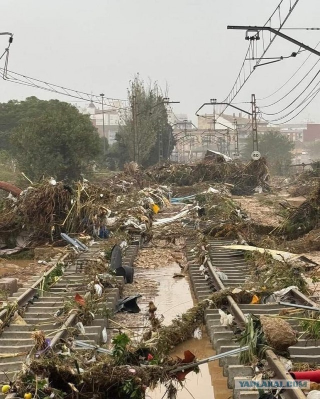 Погибли как минимум 95 человек в Валенсии, по всей Испании объявлен трёхдневный траур.