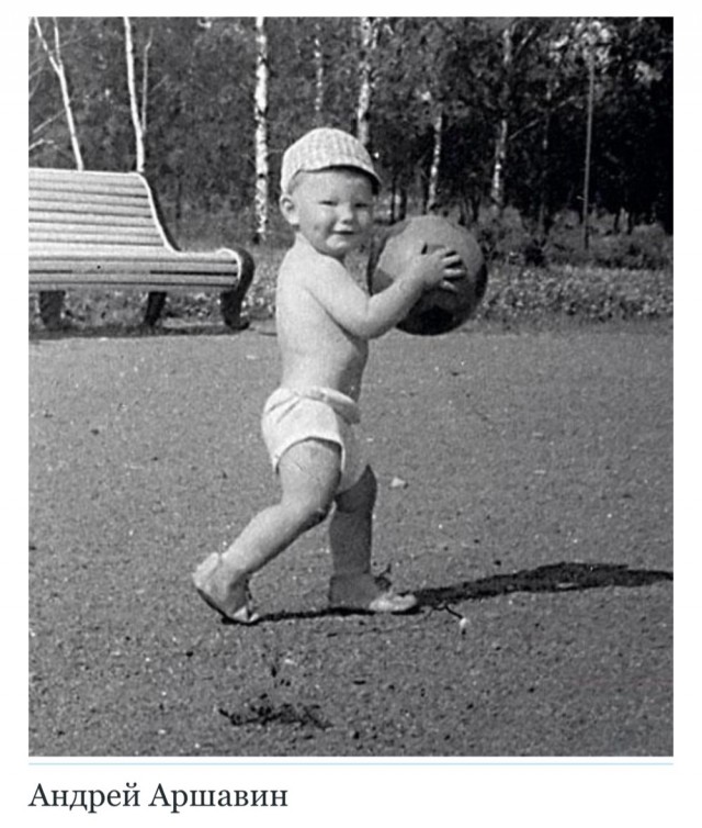 Небольшая фотоподборка известных личностей в детстве и юности