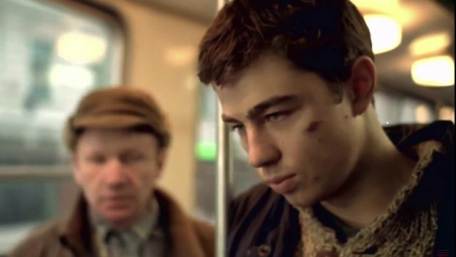 В Москве контролёрша потребовала у бородатого «зайца» оплаты за проезд, а тот в ответ облил её грязью с ног до головы