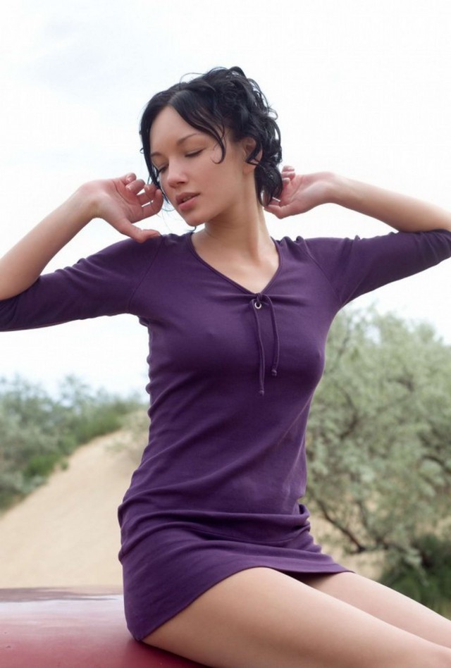 Девушки в маленьких платьях
