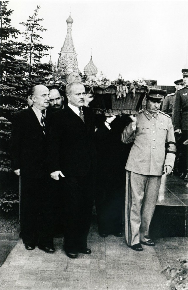 История в фотографиях
