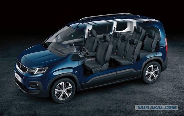 Огромный вэн Kia Carnival: в России от 2,6 млн рублей