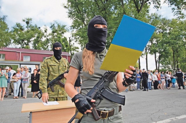 Саммит НАТО заявил о необходимости решить конфликт на Украине военным путем