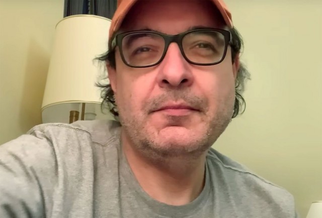 Тут Маск за американца на Украине вписался. Могет, чо.