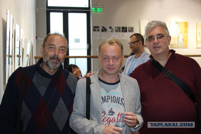 Сладкая жизнь писателя: деньги, слава и макароны по акции.