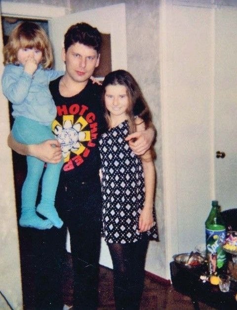 Юрий Хой с дочерьми Ириной и Лилией