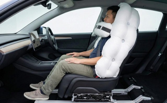 В китайских машинах появятся новые подушки безопасности — с защитой головы и плеч