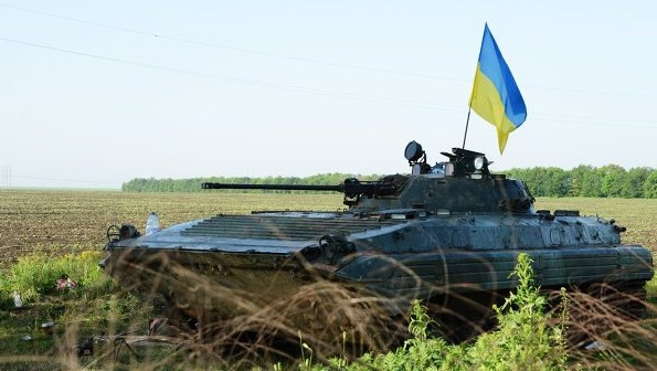 Украинский солдат на БМП сдался народной милиции ЛНР