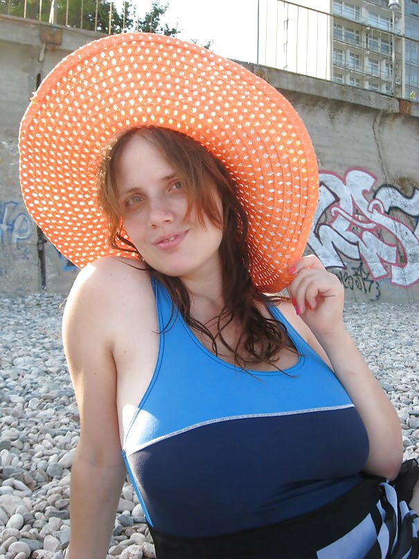 Полна пазуха цицок