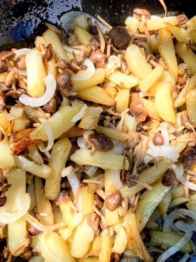 Жареный картофель. Кулинария.