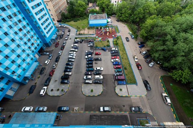 А вот и платные парковочки во дворах подъехали