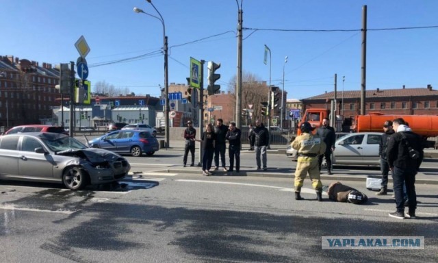 Девушка, устроившая «пьяное» ДТП с байкером на Обводном, получила условный срок. BMW она угнала