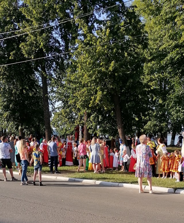«Чё вам, бабам, надо?» Баба ответила...