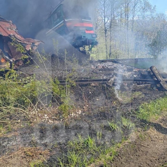 В Брянской области из-за взрыва сошел с рельсов грузовой поезд