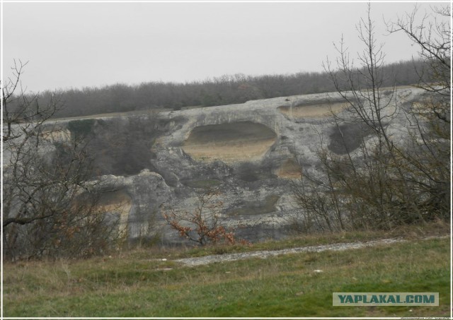 Крым. Бакла. Пещерный город.