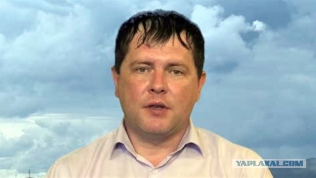 В Красноярске экс-депутат установил шлагбаум и требует деньги за проезд. Власти ничего не могут с этим поделать