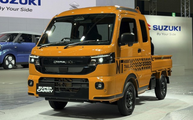 Suzuki представила обновленный кей-грузовик Carry с мотором объемом 0,7 л и мощностью 50 л.с.