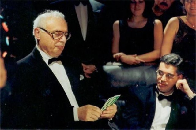 18 декабря 1930 года родился Владимир Ворошилов.