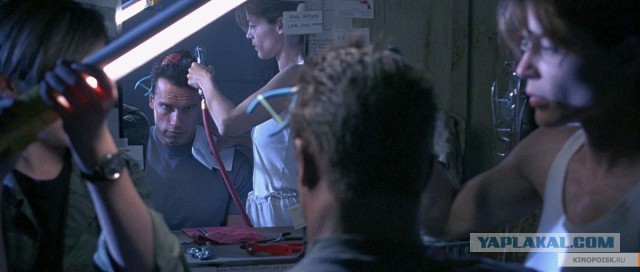 Совершенно непонятно, как можно сниматься в фильмах с серьезным выражением лица